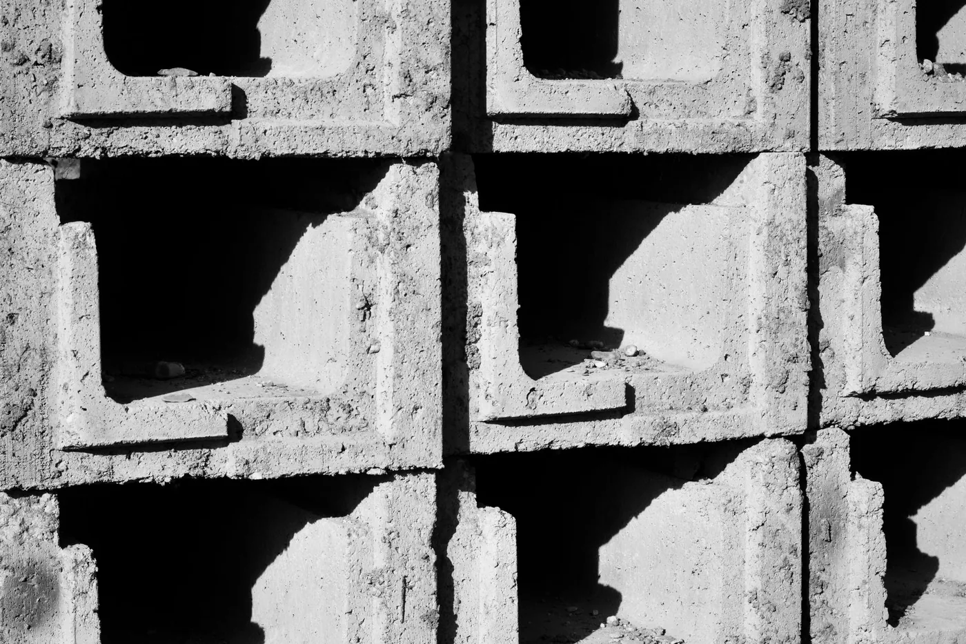 Detail zdiva z pórobetonových tvárnic černobíle